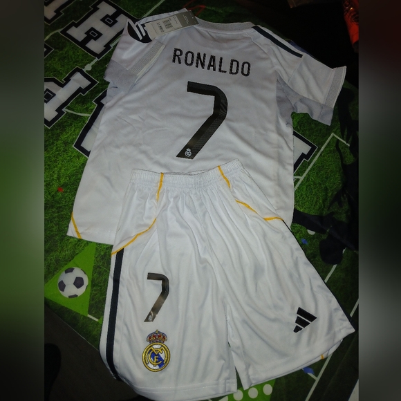 Real Madrid 2025/26 Kids Set With Name RONALDO #7 ☝️⚽️ - Picture 2 of 3